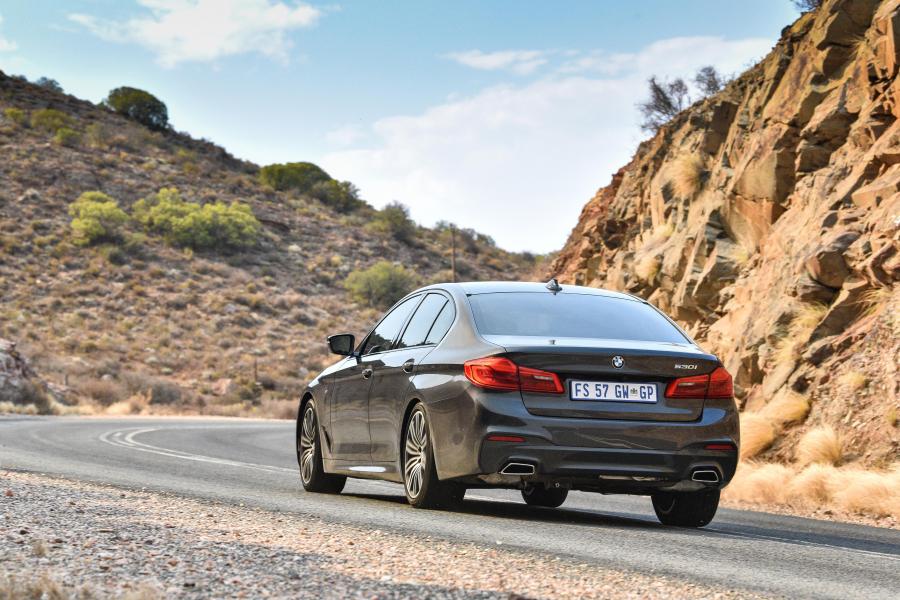  BMW 530i Sedan M Sport 2017 года  (ZA) (фото 3 из 5)